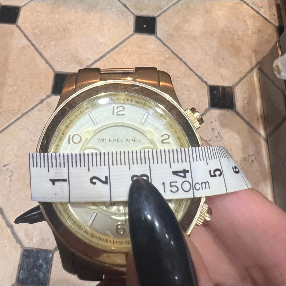 THEEE Large face round women’s Michael kors watches - Picture 13 of 13